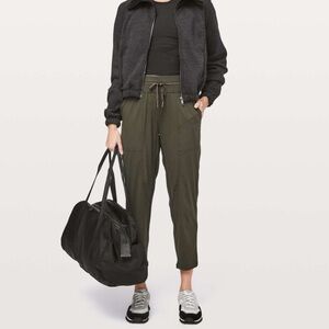 Lululemon dance studio crop 25" swift 4 dark olive